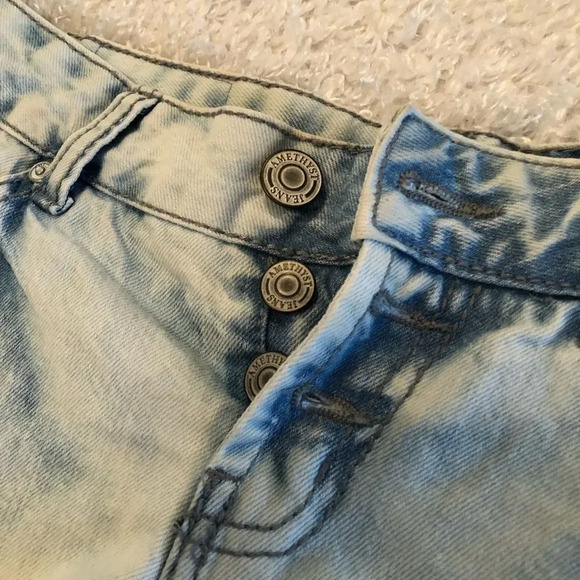 Amethyst Distressed Mid-rise Lace Cut-offs - Picture 4 of 6